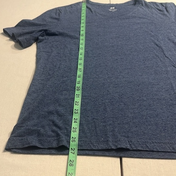 H&M V-Neck Stretch Regular Fit T-Shirt - Picture 7 of 8